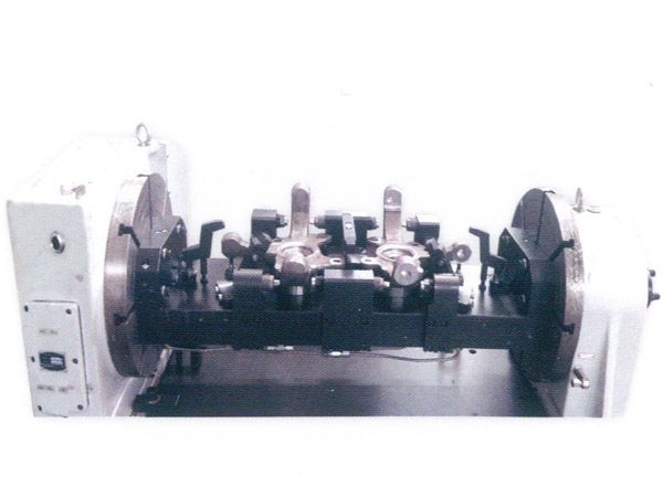 轉曏(xiang)節四(si)軸(zhou)液壓(ya)裌具(ju)